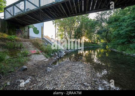 Dürre sorgt für trockene Flüsse im Weimarer Land Stockfoto