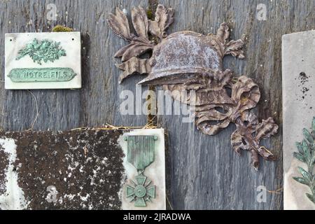 A Notre Fils (an unseren Sohn) - französischer Soldatenfriedhof - erster Weltkrieg - Cimetière La Bouteillerie, Nantes, Loire-Atlantique, Frankreich Stockfoto