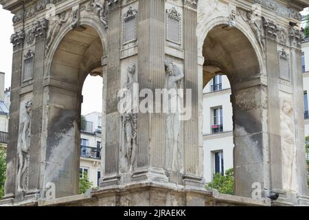 Fontaine des Innocents (französischer Renaissancestil, 1550), der älteste monumentale Brunnen in Paris - Les Halles - Paris Stockfoto