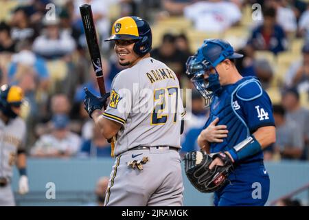 Milwaukee Brewers Shortstop Willy Adames (27) während eines MLB-Spiels gegen die Los Angeles Dodgers, Montag, 22. August 2022, im Dodger Stadium, In Los an Stockfoto