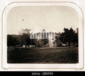 Außenansicht von Mess Hall, United States Military Academy, West Point, New York, um 1865. Fotografie von Mathew Brady (um 1822-1824 - 1896). Stockfoto