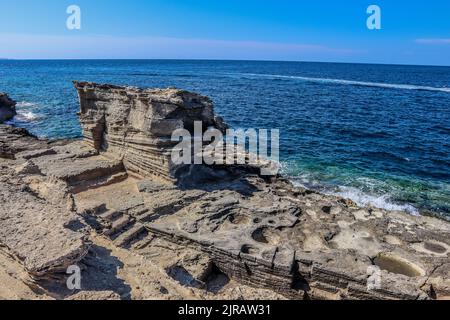 Die Bucht von Cala Rossa ist einer der schönsten Orte auf der Insel Favignana zwischen den Egadi-Inseln in Sizilien Stockfoto