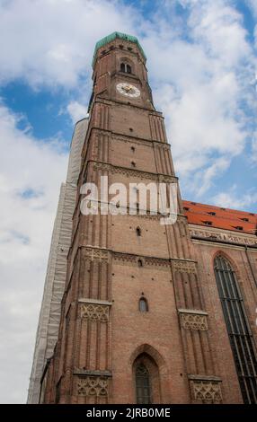 Die Münchner Frauenkirche, eine römisch-katholische Kathedrale, die 1494 n. Chr. geweiht wurde. München, Deutschland Stockfoto