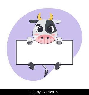 Kuh, die ein weißes Banner hält. Niedliche handgezeichnete Vektor-Illustration mit violettem Hintergrund. Editierbare Kartenvorlage. Stock Vektor