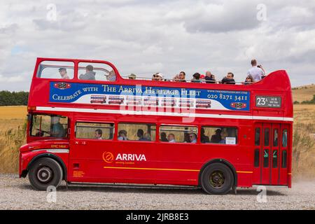 Routemaster RMC 1464 offener roter Doppeldeckerbus am Tag der offenen Tür, Imberbus-Veranstaltung in Imber, Salisbury Plain, Wiltshire UK im August Stockfoto