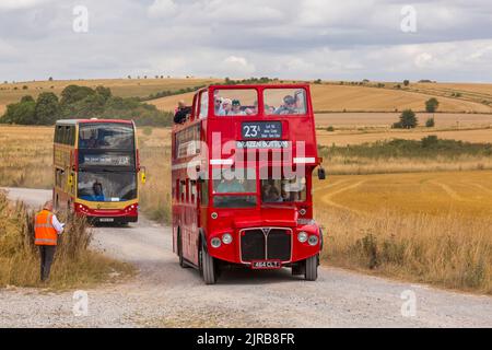 Routemaster RMC 1464 offener roter Doppeldeckerbus am Tag der offenen Tür, Imberbus-Veranstaltung in Imber, Salisbury Plain, Wiltshire UK im August Stockfoto