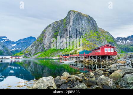 Norwegen, Nordland, reine, Fischerdorf an der Küste der Insel Moskenesoya Stockfoto