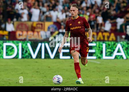 Rick Karsdorp, der niederländische Verteidiger von Roma, kontrolliert den Ball während des Fußballspiels der Serie A zwischen AS Roma und Cremonese. As Roma gewann 1-0 Stockfoto