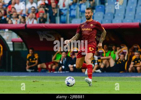 RomaÕs der italienische Verteidiger Leonardo Spinazzola kontrolliert den Ball während des Fußballspiels der Serie A zwischen AS Roma und Cremonese. As Roma gewann 1-0 Stockfoto