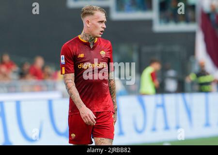 Rick Karsdorp, der niederländische Verteidiger von Roma, schaut während des Fußballspiels der Serie A zwischen AS Roma und Cremonese. As Roma gewann 1-0 Stockfoto