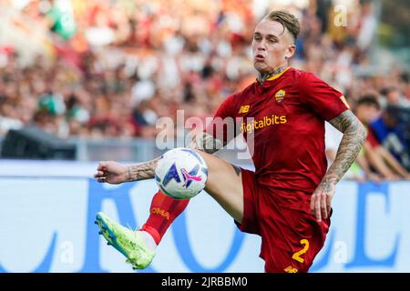 Rick Karsdorp, der niederländische Verteidiger von Roma, kontrolliert den Ball während des Fußballspiels der Serie A zwischen AS Roma und Cremonese. As Roma gewann 1-0 Stockfoto