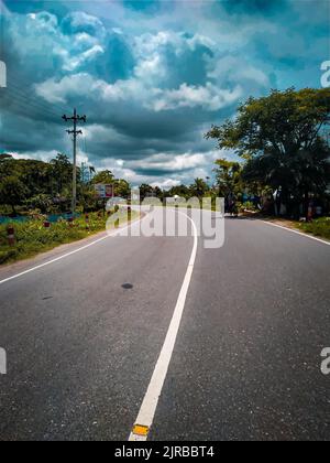 11-jul-22 Barishal, Bangladesch. Blick auf die Autobahn in Bangladesch Stockfoto