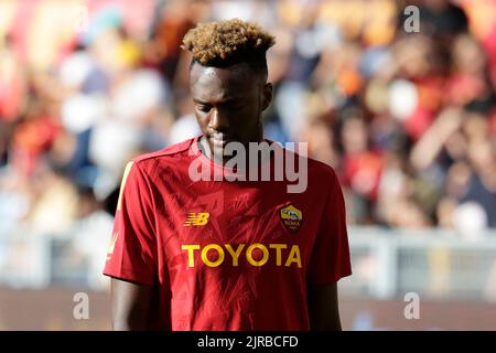 Roma's English Forward Tammy Abraham schaut während der Serie Ein Fußballspiel zwischen AS Roma und Cremonese. As Roma gewann 1-0 Stockfoto