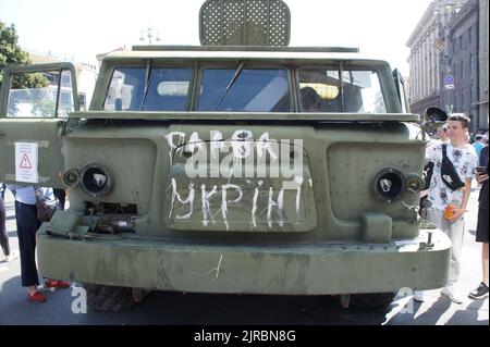 Kiew, Kiew Ukraine, August 21 2022: Russische Militärausrüstung zerstört. Ausstellung zur Parade zum Unabhängigkeitstag auf der Straße Khreshchatyk Stockfoto