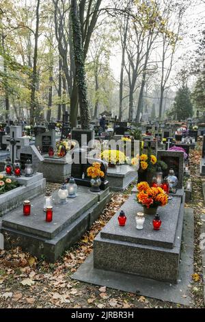 Rakowicki Friedhof, einer der bekanntesten Friedhöfe Polens, im Zentrum von Krakau, Polen. Stockfoto