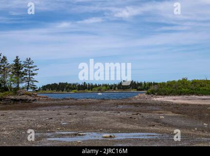 23.Mai 2022. 8:40 Uhr. Blick von Barnes Island, Maine. Stockfoto