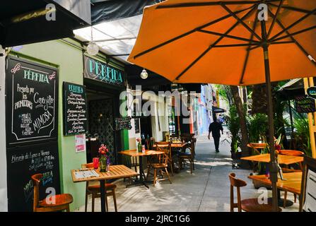 Perfida Bistro Cafe im Colonia Condesa-Viertel von Mexiko-Stadt, Mexiko. Stockfoto