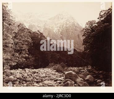 Auf dem Clinton River, Te Anau nach Milford Sound, um 1889, Dunedin, von Burton Brothers, Alfred Burton. Stockfoto