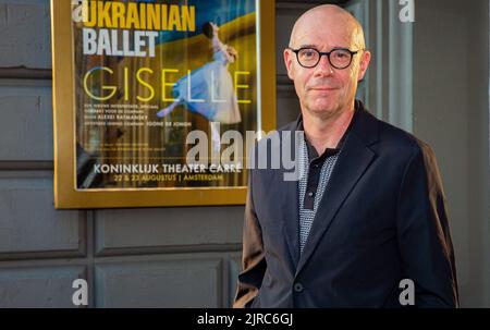 2022-08-23 19:40:22 AMSTERDAM - Owen Schumacher auf dem roten Teppich vor der Premiere von Giselle im Royal Theatre Carre. Die Ballettaufführung wird von der United Ukrainian Ballet Company, einer Gruppe von Tänzern aus den Nationaltheatern von Kiew und Charkow, unter anderem, durchgeführt. ANP WESLEY DE WIT netherlands out - belgien out Stockfoto