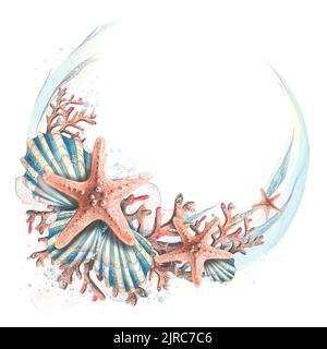 Ein halbrunder Rahmen mit Seekorallen, Muscheln, Seesternen und Wasserwellen. Aquarelldarstellung. Zur Registrierung und Gestaltung von Zertifikaten Stockfoto