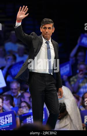 Rishi Sunak spricht während einer Hustings-Veranstaltung beim NEC in Birmingham als Teil seiner Kampagne, Vorsitzender der Konservativen Partei und nächster Premierminister zu werden. Bilddatum: Dienstag, 23. August 2022. Stockfoto