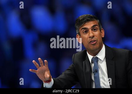 Rishi Sunak spricht während einer Hustings-Veranstaltung beim NEC in Birmingham als Teil seiner Kampagne, Vorsitzender der Konservativen Partei und nächster Premierminister zu werden. Bilddatum: Dienstag, 23. August 2022. Stockfoto