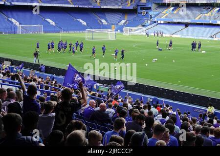 Fulham, London, Großbritannien. 23. August 2022. Die ersten Mannschaftsspieler des Chelsea Football Club trainieren auf ihrem Heimgelände, der Stamford Bridge, vor Fans bei einem „Open Day Training“. Kredit: Motofoto/Alamy Live Nachrichten Stockfoto