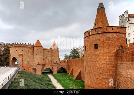 Warsaw Barbican,Poland.Network von Mauern, Befestigungsanlagen und Toren, die die Stadt umgaben.Form als dreistufige halbkreisförmige Bastion.Türme Stockfoto