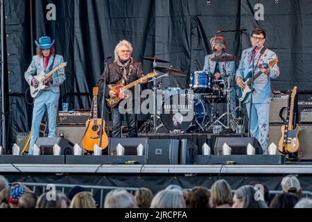 Marty Stuart und seine fabelhaften Superlative führen ein Konzert im Freien auf, das Teil eines Appalachian Summer Festivals in Boone, North Carolina, ist. Stockfoto