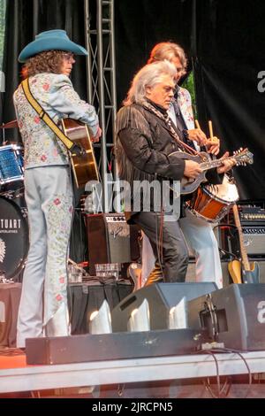 Marty Stuart und seine fabelhaften Superlative führen ein Konzert im Freien auf, das Teil eines Appalachian Summer Festivals in Boone, North Carolina, ist. Stockfoto