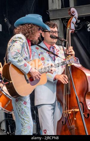 Kenny Vaughan und Chris Scruggs, Teil von Marty Stuart und seinen fabelhaften Superlativen, treten bei einem Freiluftkonzert auf einem Appalachian Summer Festival auf Stockfoto