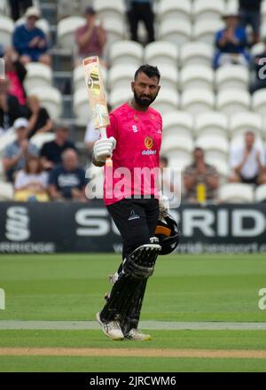 Cheteshwar Pujara trifft in Hove 100 gegen Middlesex in einem 50-Überspiel. Stockfoto