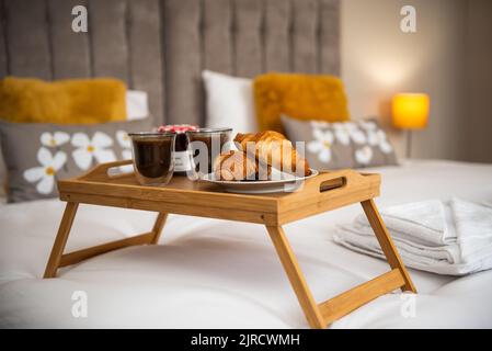 Frühstück im Bett Stockfoto