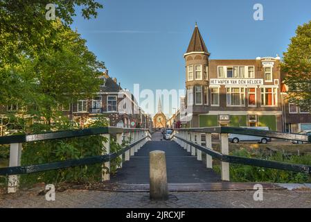 Den Helder, Niederlande. August 2022. Das Wappen von Den Helder, eines der ältesten Hotels in der Altstadt. Hochwertige Fotos Stockfoto