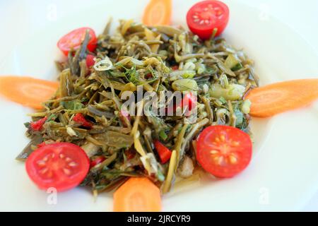 Stol ostidagi kunnilingus fotosurati