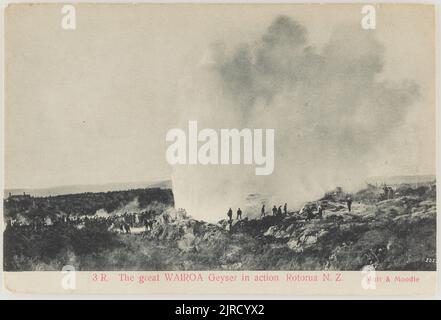 Der große Wairoa-Geysir in Aktion, Rotorua, Neuseeland, 1909, Whakarewarewa, Von Muir & Moodie. Stockfoto