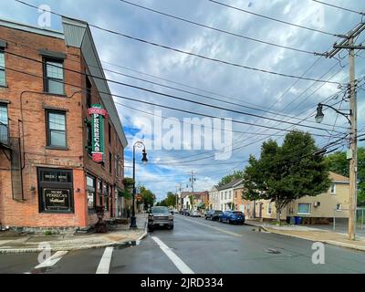 Schenectady, NY - USA - 6. Aug 2022 Horizontale Ansicht der legendären MORE Perreca's Ital Kitchen of Schenectady, NY. In der N. Jay Street in Littl Stockfoto