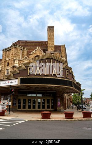 Albany, NY - USA - 5. Aug 2022 Vertikale Ansicht des Palace Theatre, einem Veranstaltungsort in der Innenstadt von Albany. Das Palace Theatre wurde ursprünglich erbaut Stockfoto