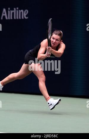 Flushing Meadows, New York, USA. 23. August 2022. Rumäniens Simona Halep übt heute im National Tennis Center in Flushing Meadows, New York, für die U.S. Open. Das Turnier beginnt am kommenden Montag. Quelle: Adam Stoltman/Alamy Live News Stockfoto