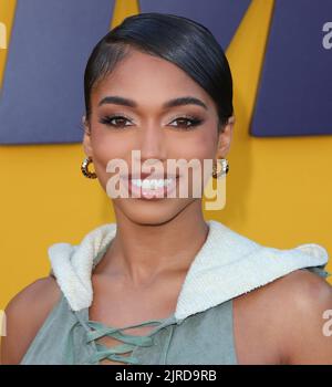 Westwood, USA. 23. August 2022. Lori Harvey kommt zur Premiere des Netflix-Films Me TIME, der am Dienstag, den 23. August 2022 im Regency Village Theatre in Westwood, CA, stattfand. (Foto: Juan Pablo Rico/Sipa USA) Quelle: SIPA USA/Alamy Live News Stockfoto