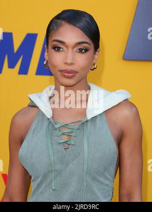 Westwood, USA. 23. August 2022. Lori Harvey kommt zur Premiere des Netflix-Films Me TIME, der am Dienstag, den 23. August 2022 im Regency Village Theatre in Westwood, CA, stattfand. (Foto: Juan Pablo Rico/Sipa USA) Quelle: SIPA USA/Alamy Live News Stockfoto