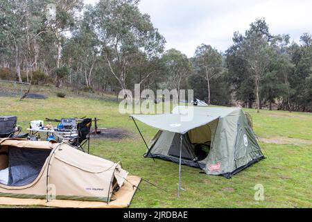 Australischer Campingplatz mit Zelten und Stockfoto