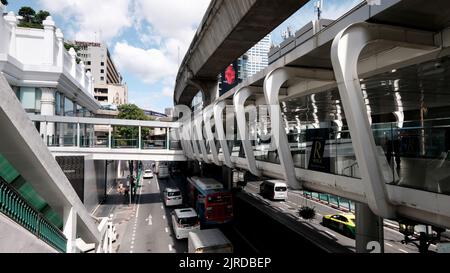 Chit Lom BTS Skytrain Station Rama 1 Road Bangkok Thailand Stockfoto