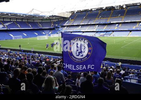 Fulham, London, Großbritannien. 23. August 2022. Die ersten Mannschaftsspieler des Chelsea Football Club trainieren auf ihrem Heimgelände, der Stamford Bridge, vor Fans bei einem „Open Day Training“. Kredit: Motofoto/Alamy Live Nachrichten Stockfoto