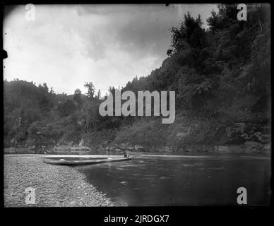 Boot auf einem Fluss, um 1935, Neuseeland, von Gordon Burt, Gordon H. Burt Ltd Stockfoto