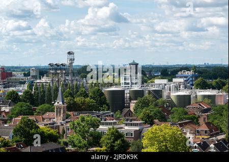 Gouda. Blick auf Cargill von der St. Jan's Church. Gouda. Uitzicht op Cargill (voormalig Croda) vanaf de Sint-Janskerk. Stockfoto