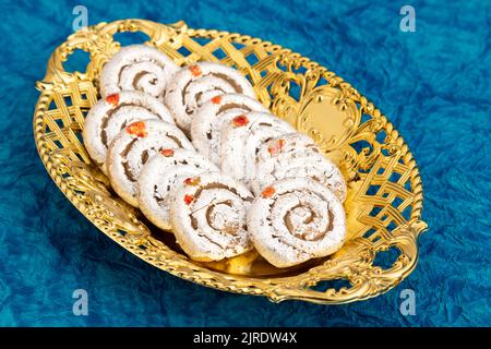 Indische Mithai Kaju Jalebi Auch Bekannt Als Kaju Katli, Kaju Dilkhush Ist Spiralförmig Süß Aus Cashew Nut Powder, Kajoo, Mawa, Mava, Malai, Khoya Stockfoto