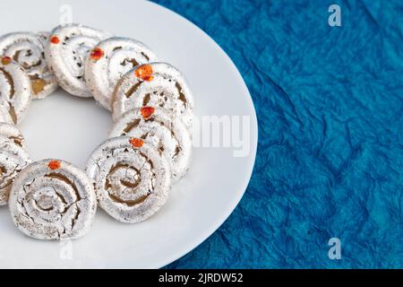 Indische Mithai Kaju Jalebi Auch Bekannt Als Kaju Katli, Kaju Dilkhush Ist Spiralförmig Süß Aus Cashew Nut Powder, Kajoo, Mawa, Mava, Malai, Khoya Stockfoto