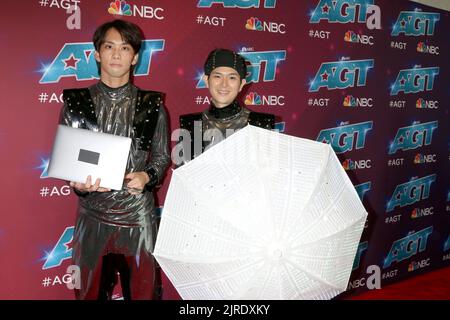 23. August 2022, Pasadena, CA, USA: LOS ANGELES - 23. AUGUST: Mplusplus bei der America's Got Talent Season 17 - Live Show Red Carpet im Pasadena Sheraton Hotel am 23. August 2022 in Pasadena, CA (Foto: © Kay Blake/ZUMA Press Wire) Stockfoto