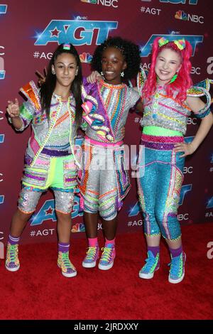 Pasadena, CA. 23. August 2022. XOMGPOP bei der Ankunft für AMERICA'S GOT TALENT (AGT) Saison 17 Live Show Red Carpet, Sheraton Pasadena Hotel, Pasadena, CA 23. August 2022. Kredit: Priscilla Grant/Everett Collection/Alamy Live Nachrichten Stockfoto